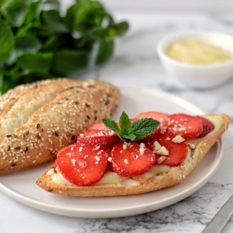 Тост с клубникой