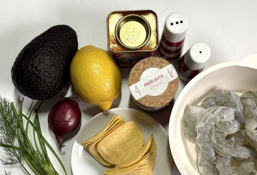 1. Этап. Канапе с авокадо и креветками: Приготовить ингредиенты. Креветки разморозить и почистить.