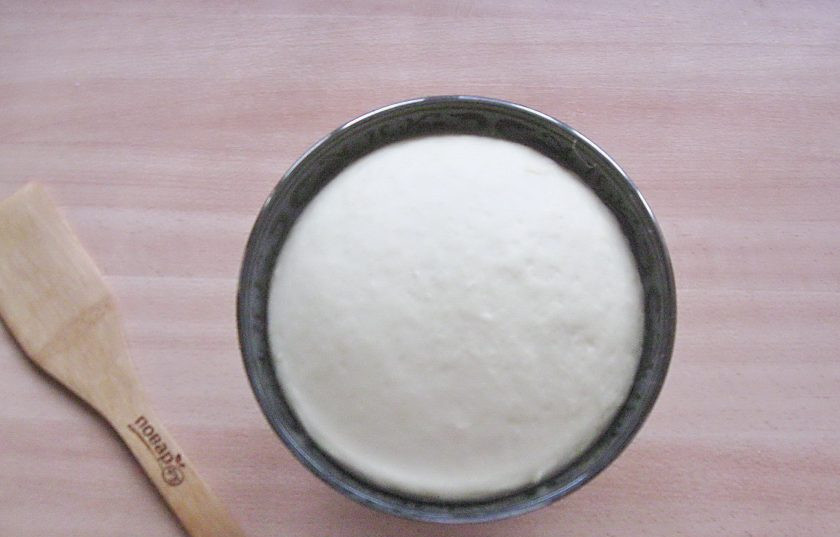 1. Этап. Сливочный хлеб: Через час-полтора тесто увеличится в объеме.