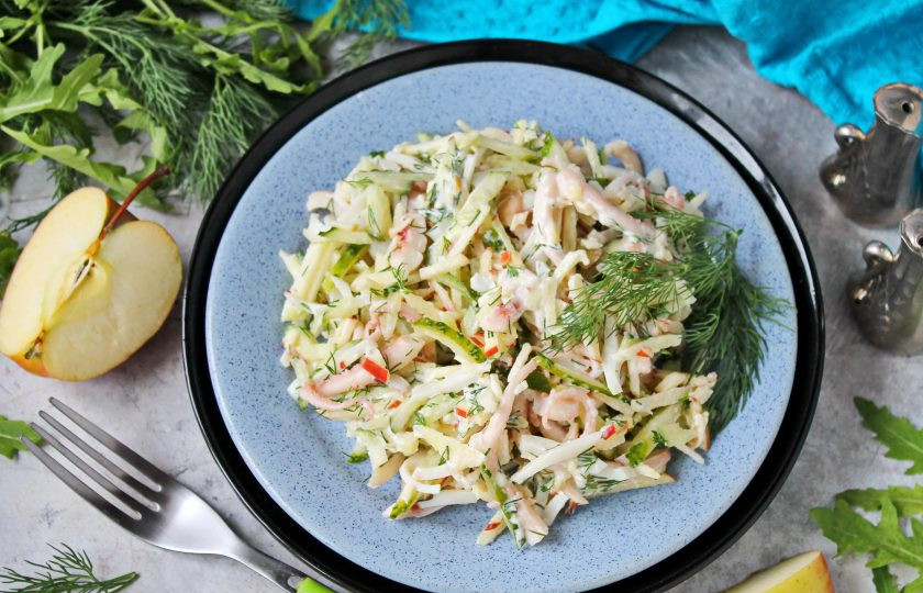 1. Этап. Салат с огурцом, кальмаром и яблоком: Приятного аппетита!