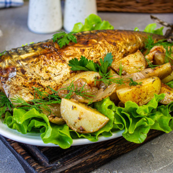 Скумбрия с картошкой в фольге в духовке