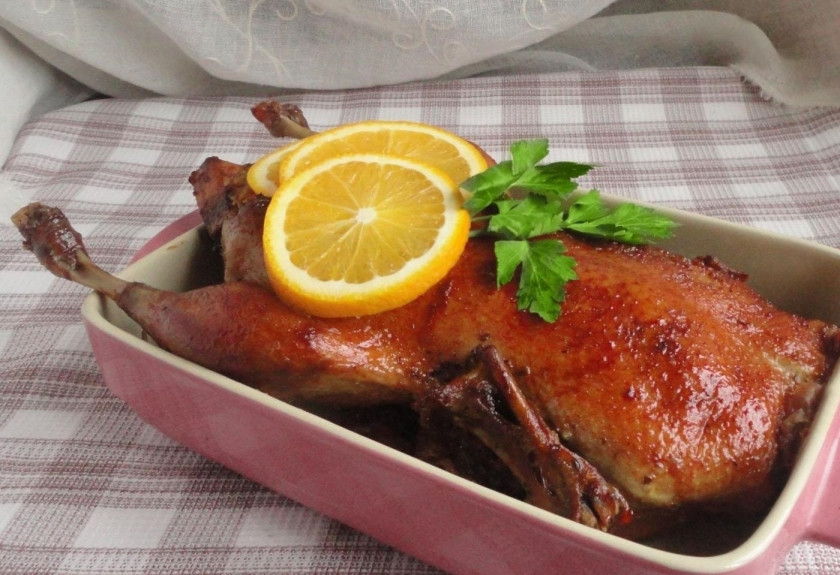 1. Этап. Рождественский гусь с яблоками: 16. Гусь получается очень вкусным, с карамельной корочкой. Приятного аппетита!