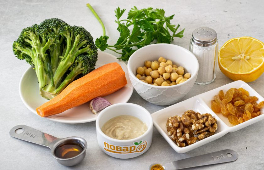 1. Этап. Салат из нута с брокколи: Подготовьте все ингредиенты.