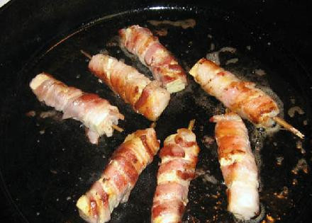 1. Этап. Бекон с острым соусом: К этому времени ваш бекон должен быть готов.