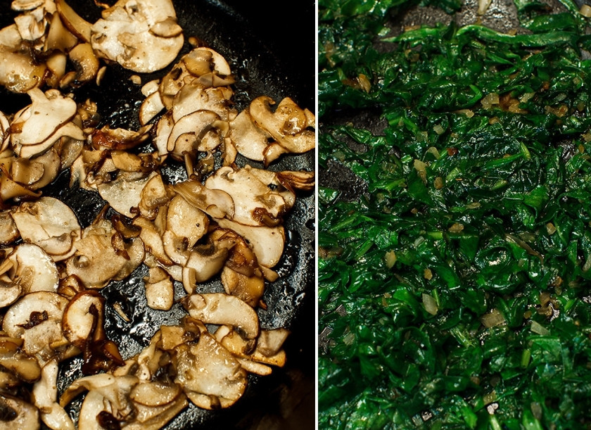 1. Этап. Яичница со шпинатом и грибами в духовке: Обжарьте отдельно грибы и шпинат с луком. Затем смешайте их.