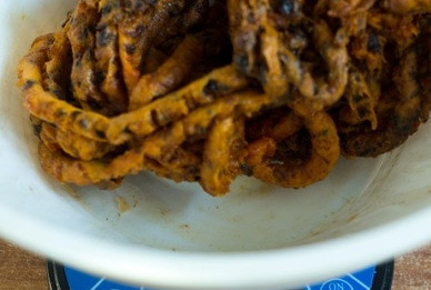 1. Этап. Пеммикан: Сухофрукты измельчаем через мясорубку.