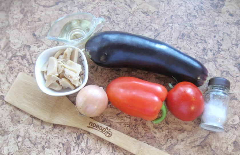 1. Этап. Баклажаны по-турецки: Подготовьте ингредиенты для приготовления баклажанов по-турецки.