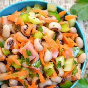 Сытный салат с черноглазкой