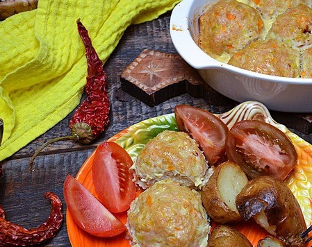 1. Этап. Биточки из индейки с овощами: Подать с запечёным картофелем, помидорами. Приятного аппетита!