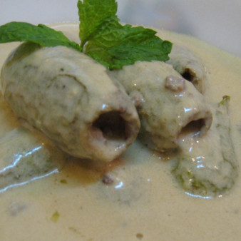 Фаршированные цуккини с соусом тахини