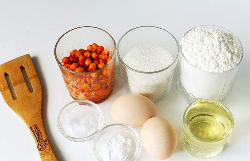 1. Этап. Кекс с облепихой: Подготовьте все ингредиенты.