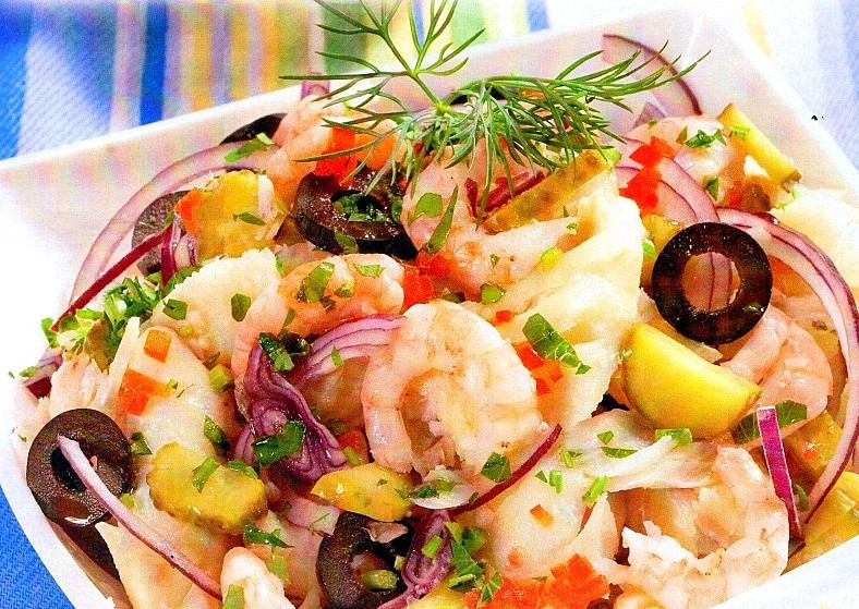 1. Этап. Салат по-милански: Сложить все ингредиенты в салатник, полить заправкой и осторожно перемешать. Украсить креветками, веточками петрушки и маслинами. Охладить и подавать на стол.