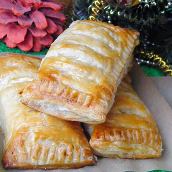 Слойки с творогом из готового слоеного теста