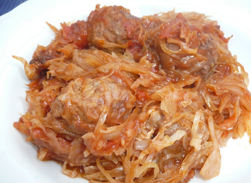 1. Этап. Ленивые голубцы в мультиварке: 4. Подавайте ленивые голубцы, приготовленные в мультиварке, горячими со сметаной. Можно украсить зеленью. Приятного аппетита!