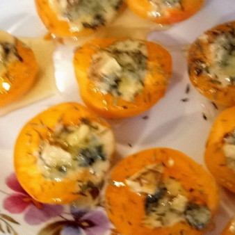 Закуска из абрикосов и Дорблю