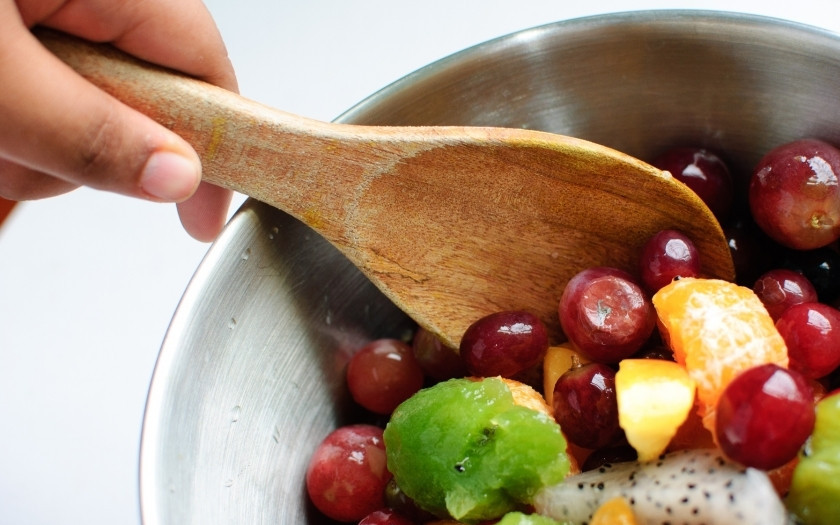 1. Этап. Фруктовый сладкий салат: Перемешайте фруктовый сладкий салат. Можете выкладывать в салатницу!