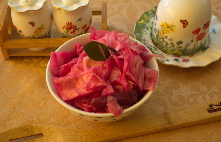 1. Этап. Маринованная капуста по-корейски: Капуста готова. Подавать ее следует холодной. Она не очень острая. Вкусная, нежная и хрустящая.