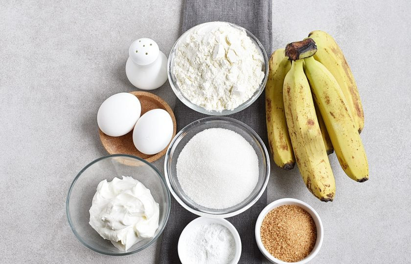 1. Этап. Банановый пирог в мультиварке: Подготовьте ингредиенты.