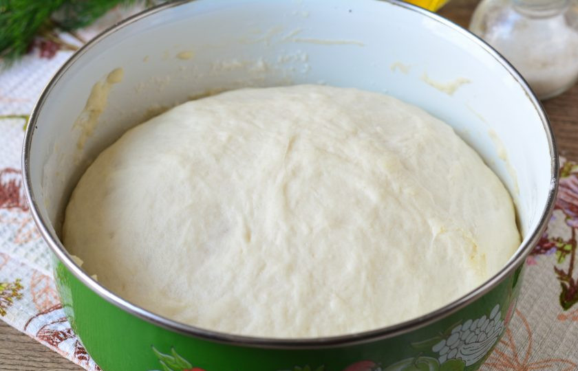 1. Этап. Пицца Терияки: Тесто выросло и стало пышным.