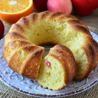 Кекс с яблоками и апельсинами