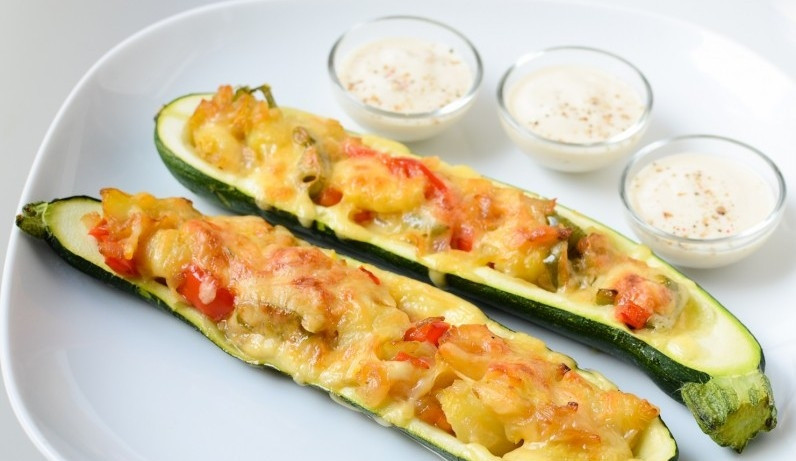 1. Этап. Лодочки из кабачков без мяса: Подать с соусами. Приятного аппетита!