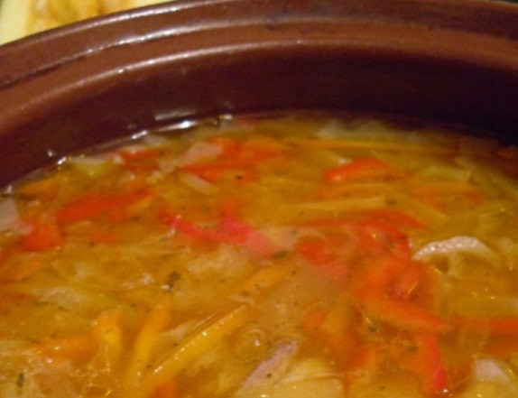 1. Этап. Вкусный суп из баранины: Затем добавьте соль, перец по вкусу.