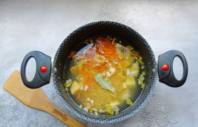 1. Этап. Рыбный суп с булгуром: А также соль, молотый перец и лавровый лист. Подойдут также любые приправы для ухи.