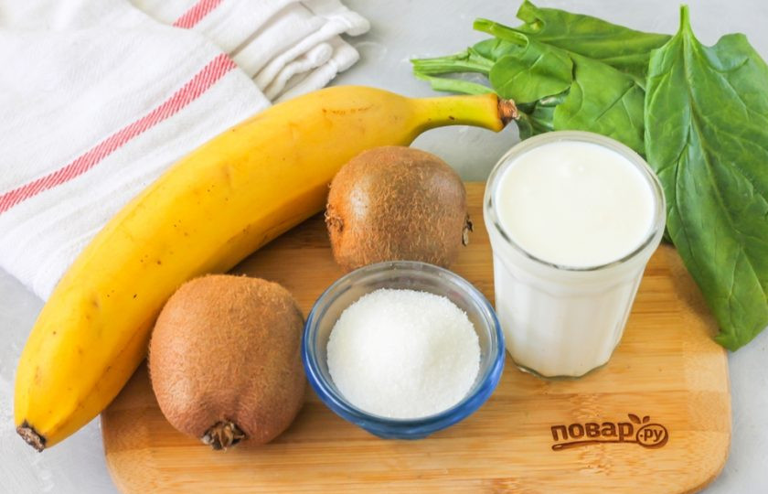 1. Этап. Смузи с бананом и киви: Подготовьте указанные ингредиенты.