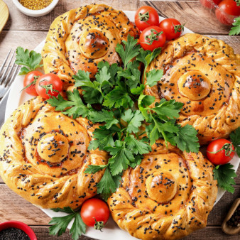 Жаркое в горшочке из теста