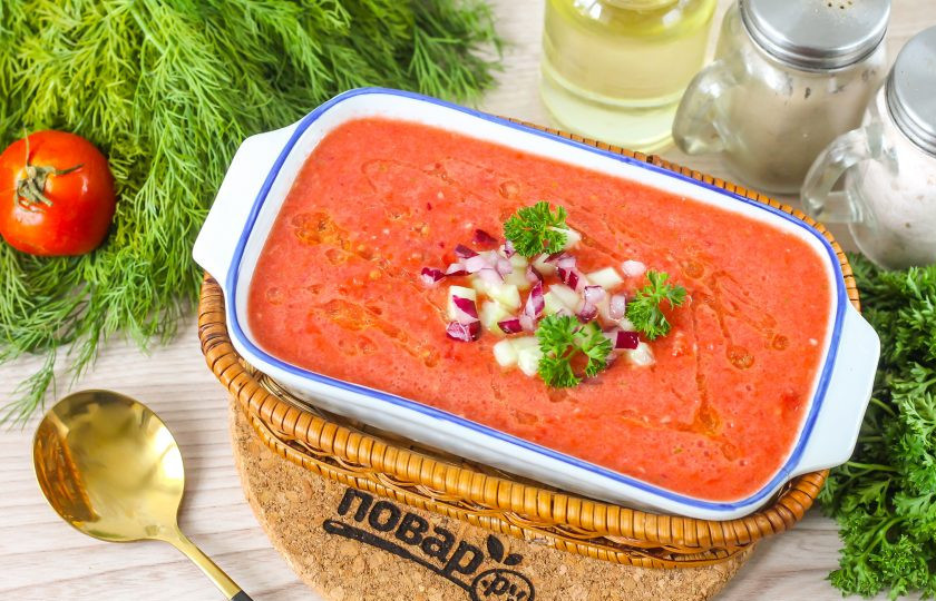 1. Этап. Гаспачо по-андалузски: Остудите первое блюдо в холодильнике примерно 30 минут и подайте к столу.