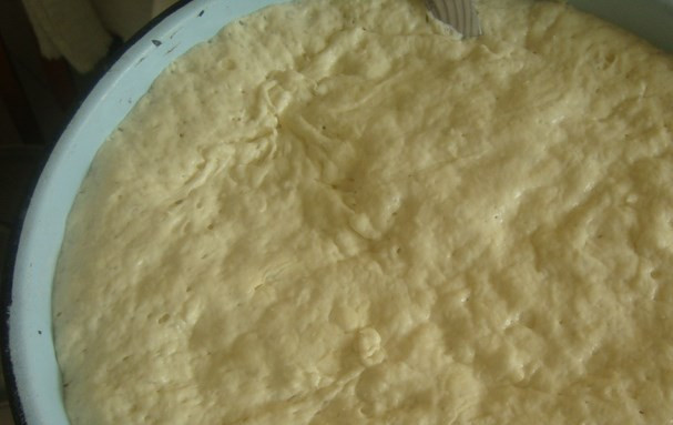 1. Этап. Дрожжевое тесто для жареных пирожков: Через час тесто поднимается.