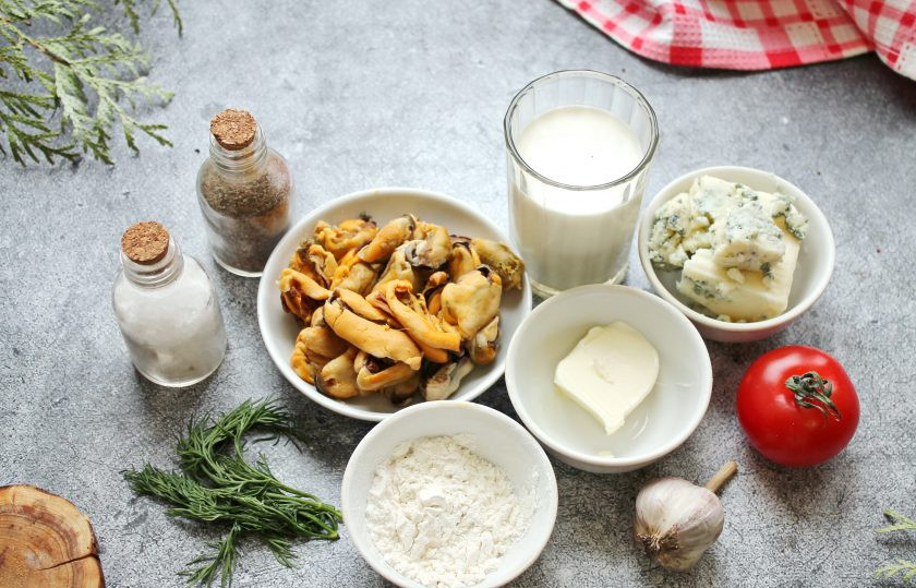 1. Этап. Мидии в соусе Горгонзола: Подготовьте все необходимые ингредиенты для приготовления мидий в соусе 