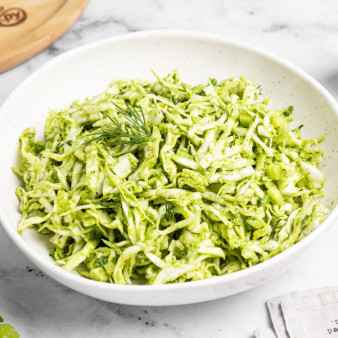 Салат из капусты с зеленой заправкой
