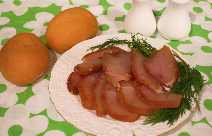 1. Этап. Балык из куриной грудки: Готовое мясо нужно нарезать острым тонким ножом. Можно подавать к столу.