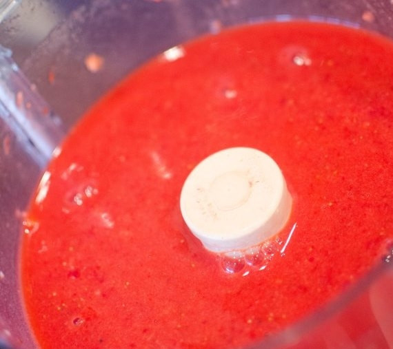 1. Этап. Клубничный джем без сахара: Должна получиться вот такая красивая масса.