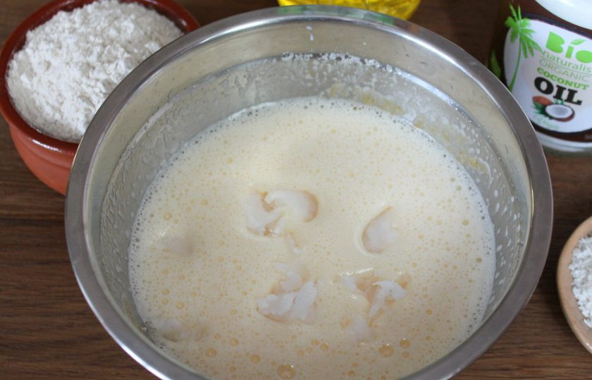 1. Этап. Кекс на кокосовом молоке: Добавляем кокосовое масло.