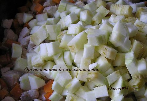 1. Этап. Летнее рагу из курицы с овощами: Затем мелко нарезанный кабачок, тушите минут 10.