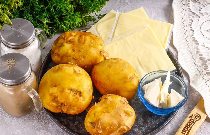 1. Этап. Картофель Гассель: Подготовьте указанные ингредиенты. Вместо тостового сыра можно использовать натертый твердый сыр.