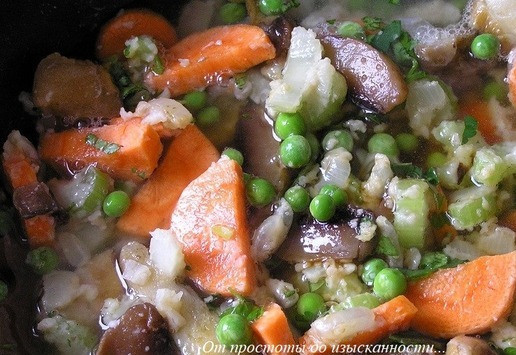 1. Этап. Овощное рагу по-ирландски: Воду и соевый соус.