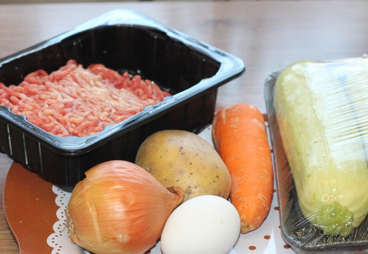1. Этап. Запеканка с картофелем, кабачками, мясным фаршем: 1. Подготовим ингредиенты.