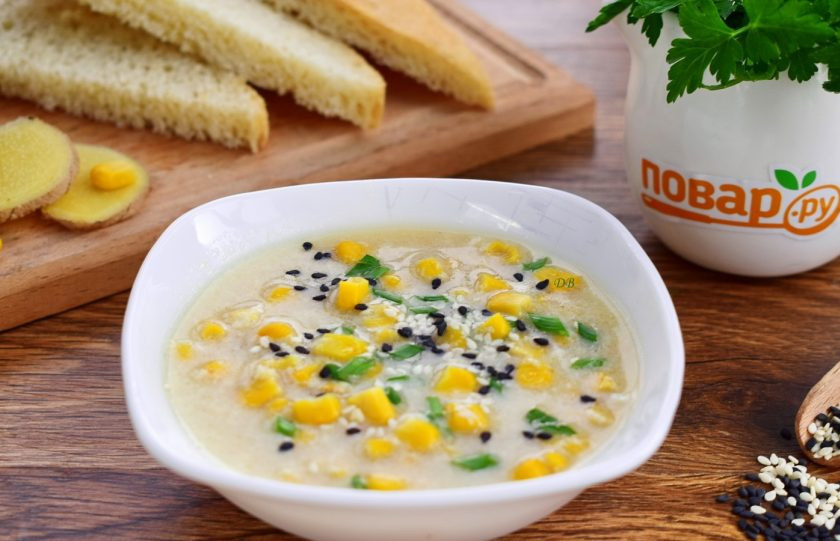 1. Этап. Быстрый куриный суп с кукурузой и имбирем: При подаче добавьте в суп рубленую зелень и кунжут. Приятного аппетита!