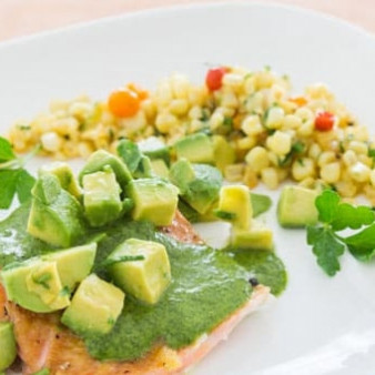 Лосось с зеленым соусом