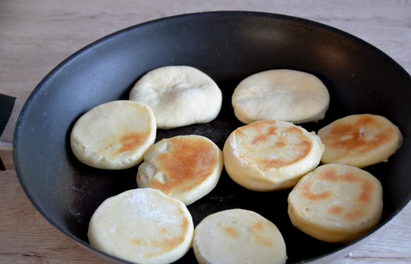 1. Этап. Марроканские лепешки Батбуты: Выпекайте 