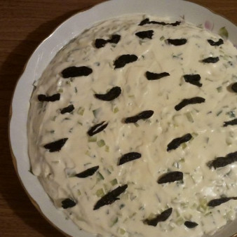 Белая береза (салат с черносливом)