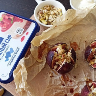 Запечённый инжир с крем-чизом и мёдом