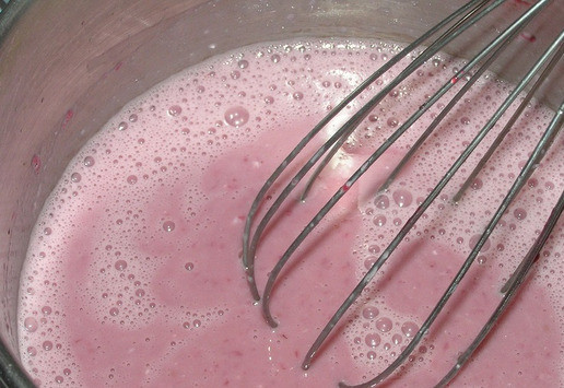 1. Этап. Торт Малиновая роскошь: Затем растворите в массе набухший желатин, перемешайте.