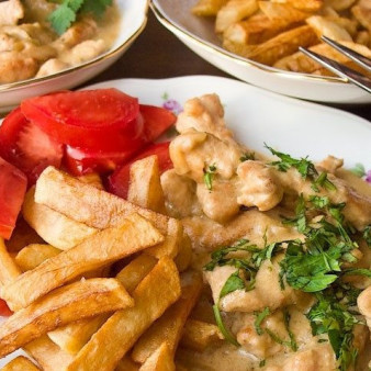 Бефстроганов из индейки со сметаной