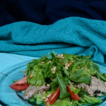 Теплый салат из куриной печени