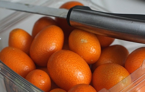 1. Этап. Кандированные кумкваты: 1. Первым делом вымойте кумкваты.