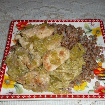 Кабачки, тушенные с курицей